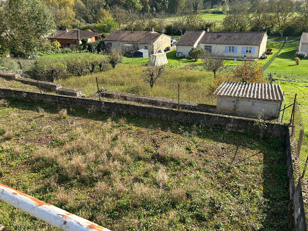 Maison à SAINT-PIERRE-D&#039;EXIDEUIL