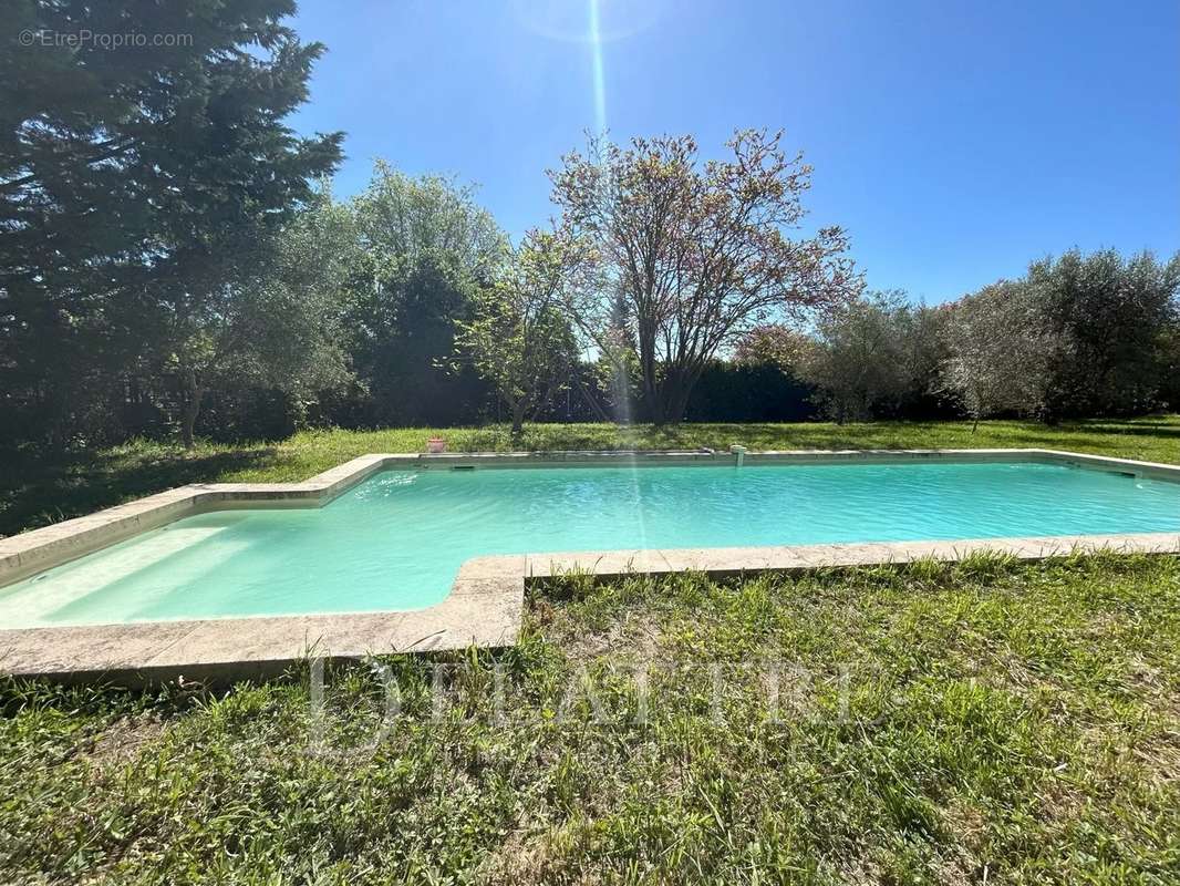 Maison à CHATEAUNEUF-GRASSE