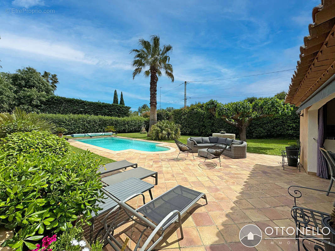 Maison à ROQUEBRUNE-SUR-ARGENS