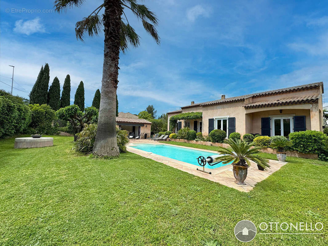 Maison à ROQUEBRUNE-SUR-ARGENS