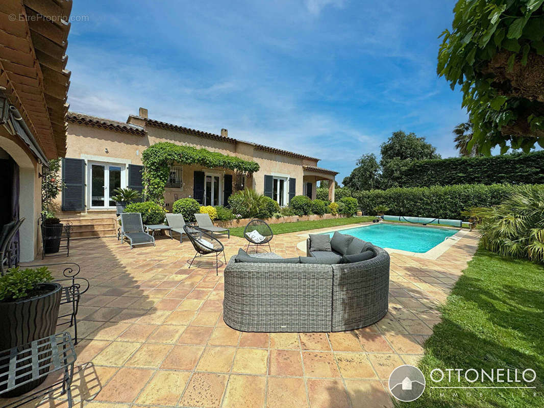 Maison à ROQUEBRUNE-SUR-ARGENS