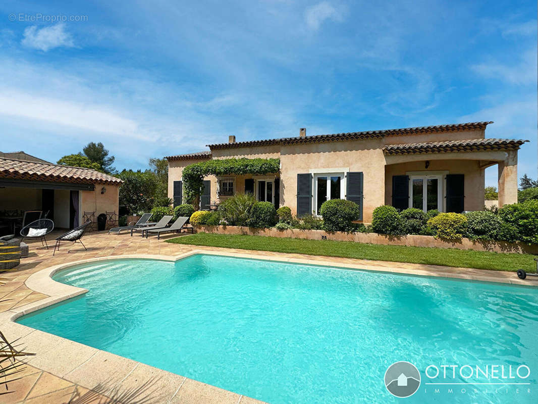 Maison à ROQUEBRUNE-SUR-ARGENS