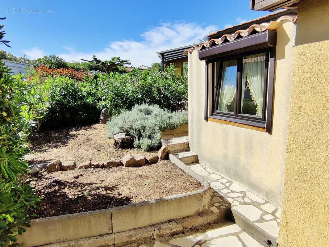 Maison à ROQUEBRUNE-SUR-ARGENS