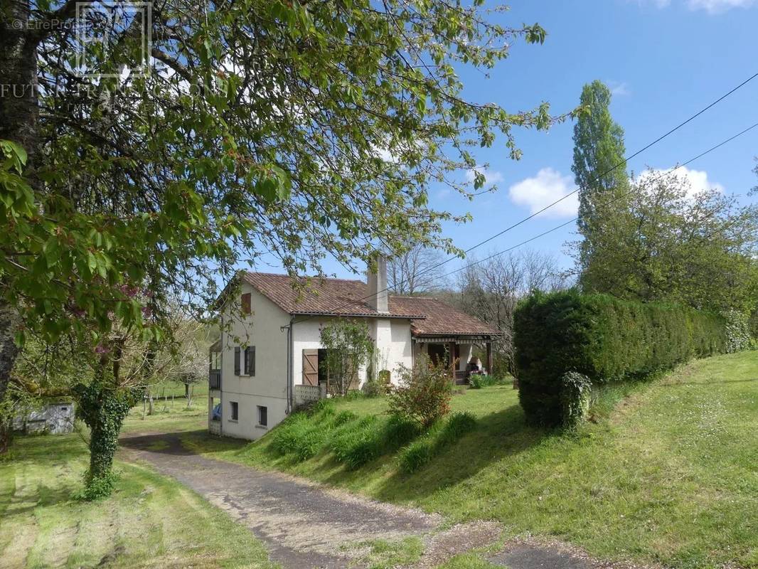 Maison à SAINT-PARDOUX-LA-RIVIERE