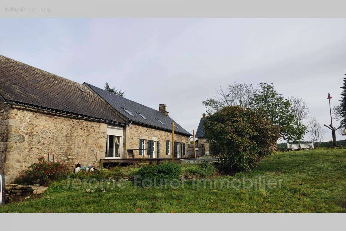 Maison à SAINT-YRIEIX-LE-DEJALAT