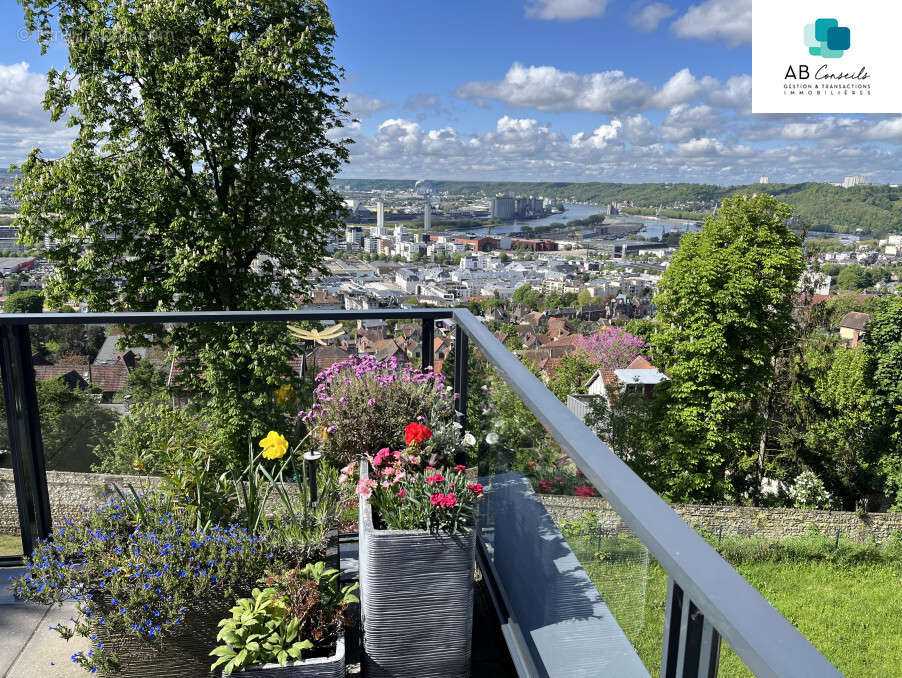 Appartement à MONT-SAINT-AIGNAN