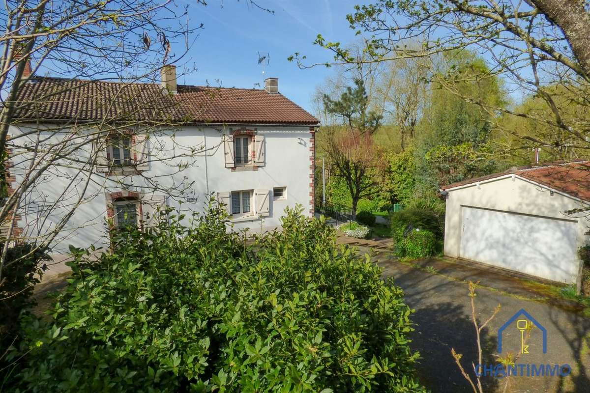 Maison à BOURNEZEAU