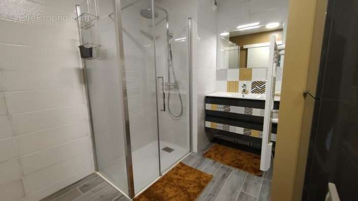 Salle de douche - Appartement à ROUEN