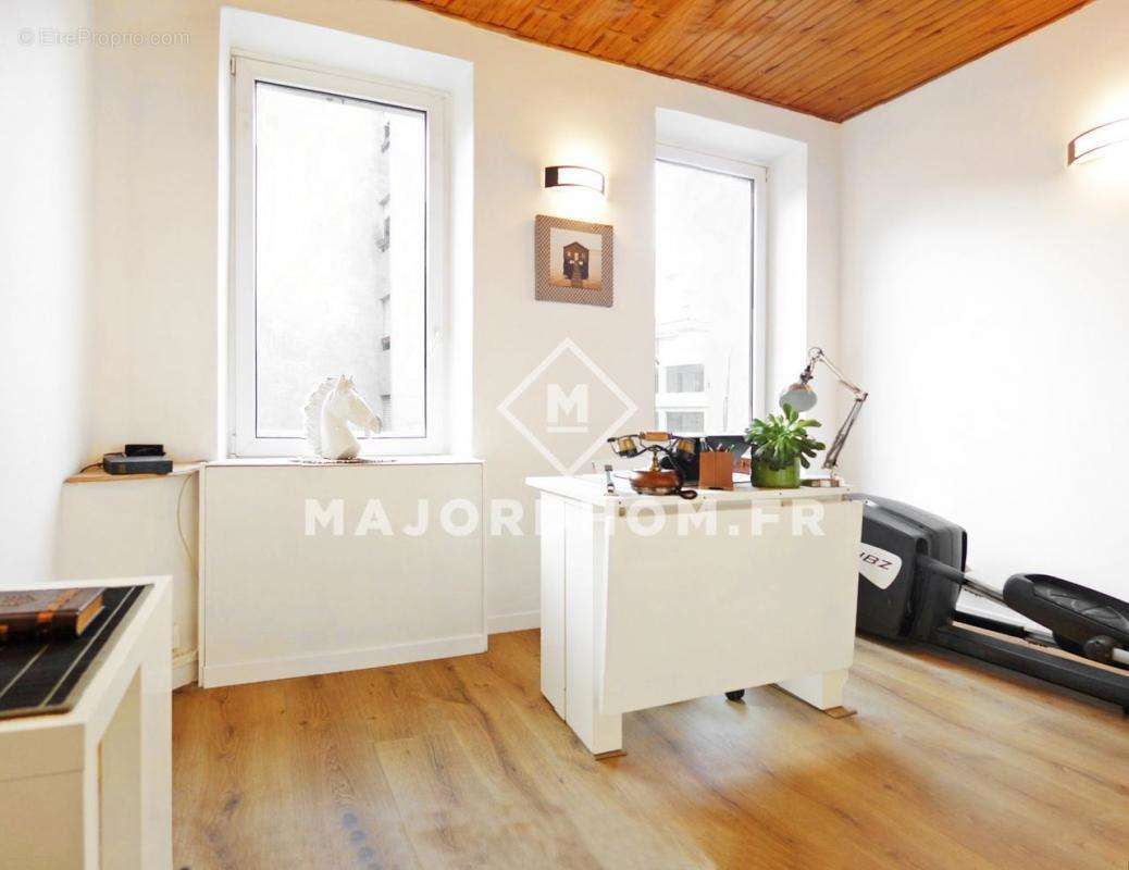 Appartement à MARSEILLE-6E