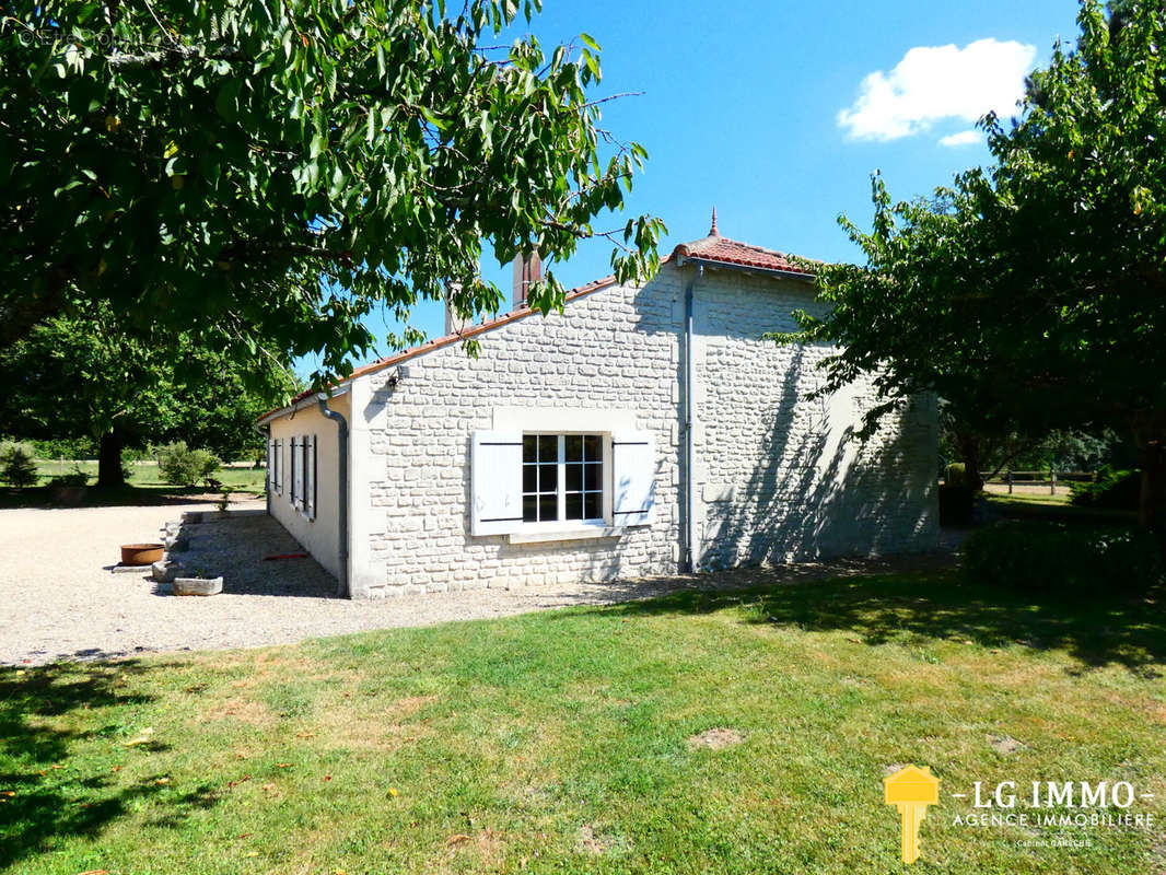 Maison à SAINT-FORT-SUR-GIRONDE