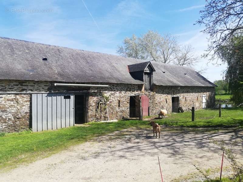 Maison à BAZOUGERS