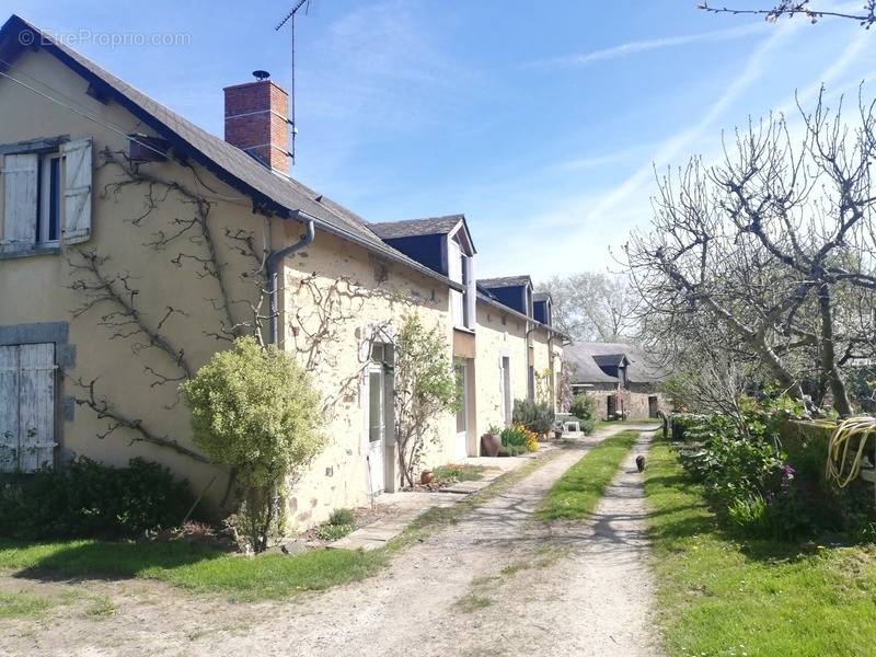 Maison à BAZOUGERS