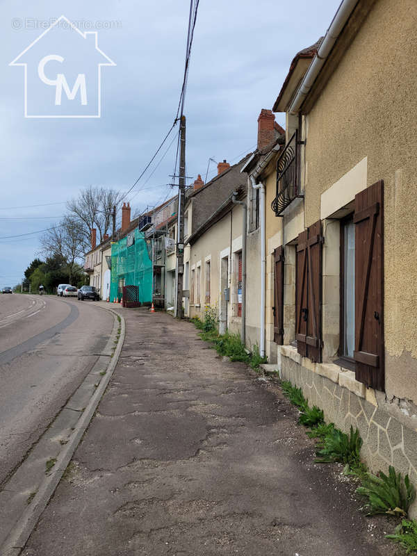 Maison à POUGNY