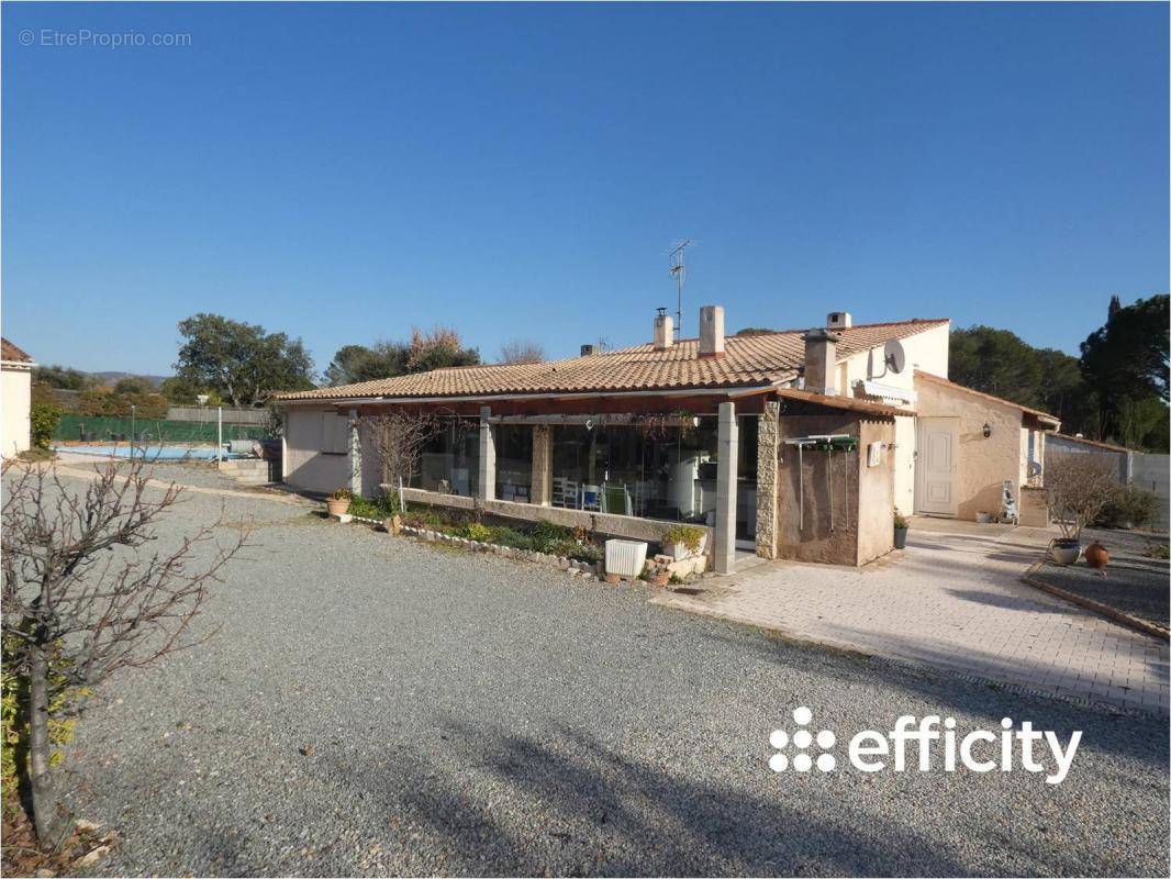 Maison à ROQUEBRUNE-SUR-ARGENS