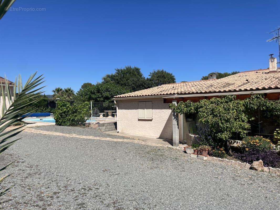 Maison à ROQUEBRUNE-SUR-ARGENS