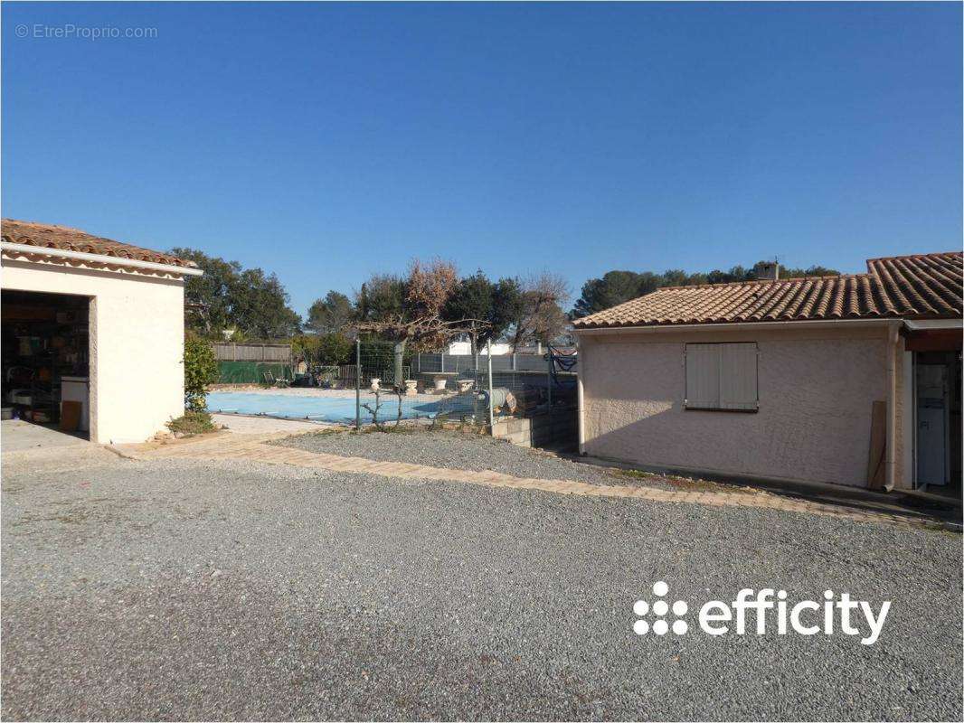 Maison à ROQUEBRUNE-SUR-ARGENS