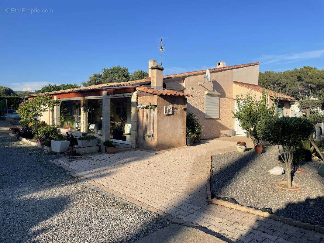 Maison à ROQUEBRUNE-SUR-ARGENS