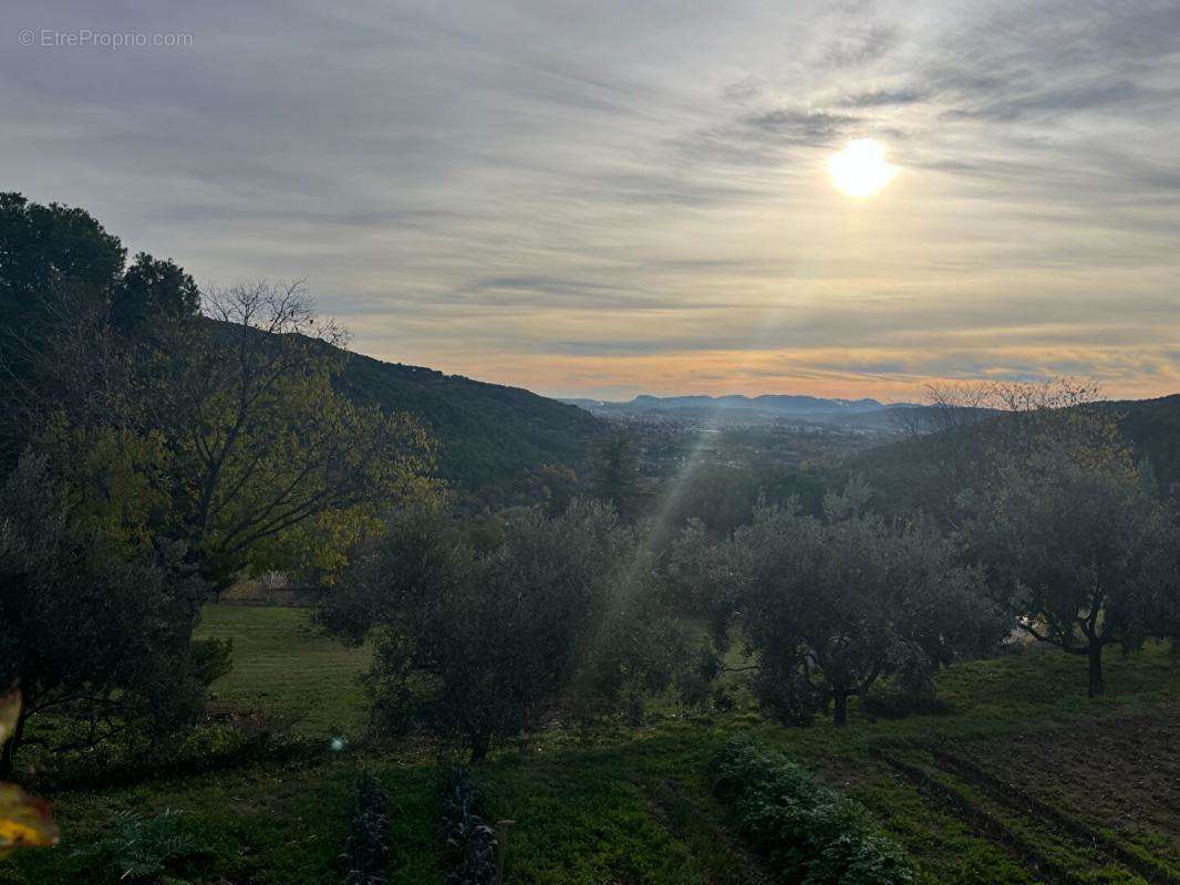 Terrain à AMPUS