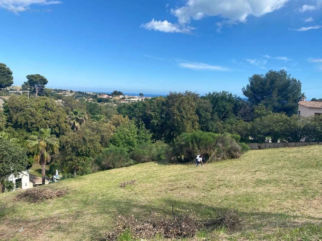 Terrain à CAGNES-SUR-MER