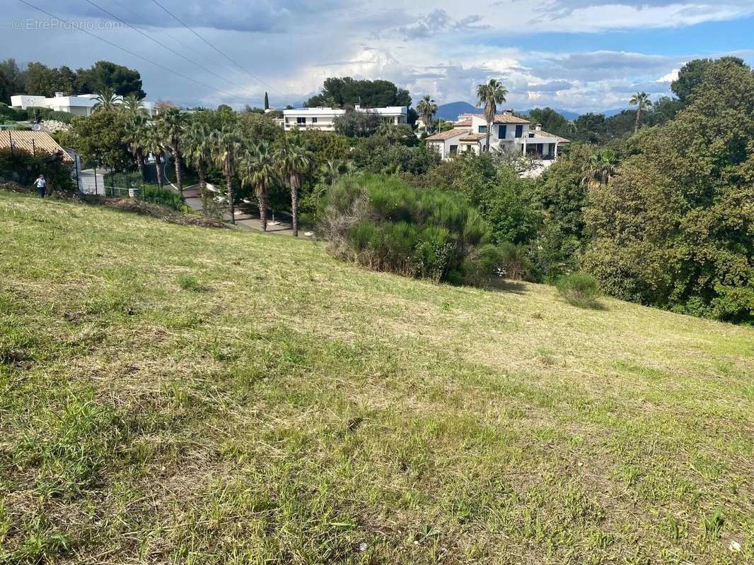 Terrain à CAGNES-SUR-MER