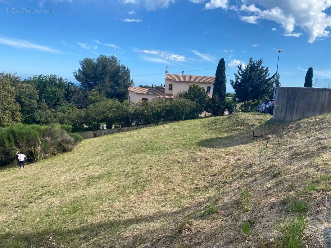 Terrain à CAGNES-SUR-MER