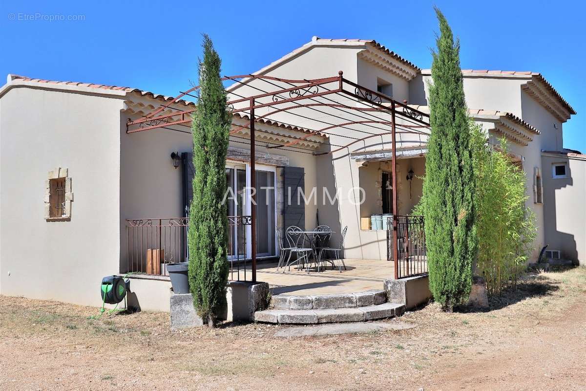 Maison à SAINT-SATURNIN-LES-APT