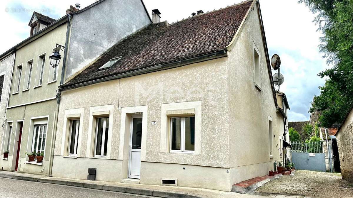 Maison à LIGNY-LE-CHATEL