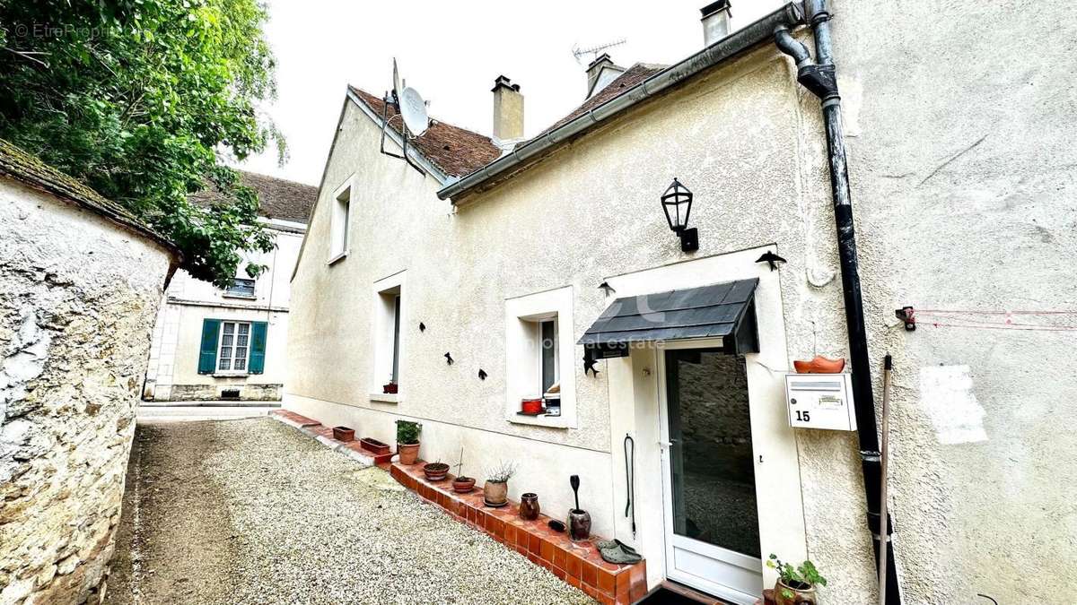 Maison à LIGNY-LE-CHATEL