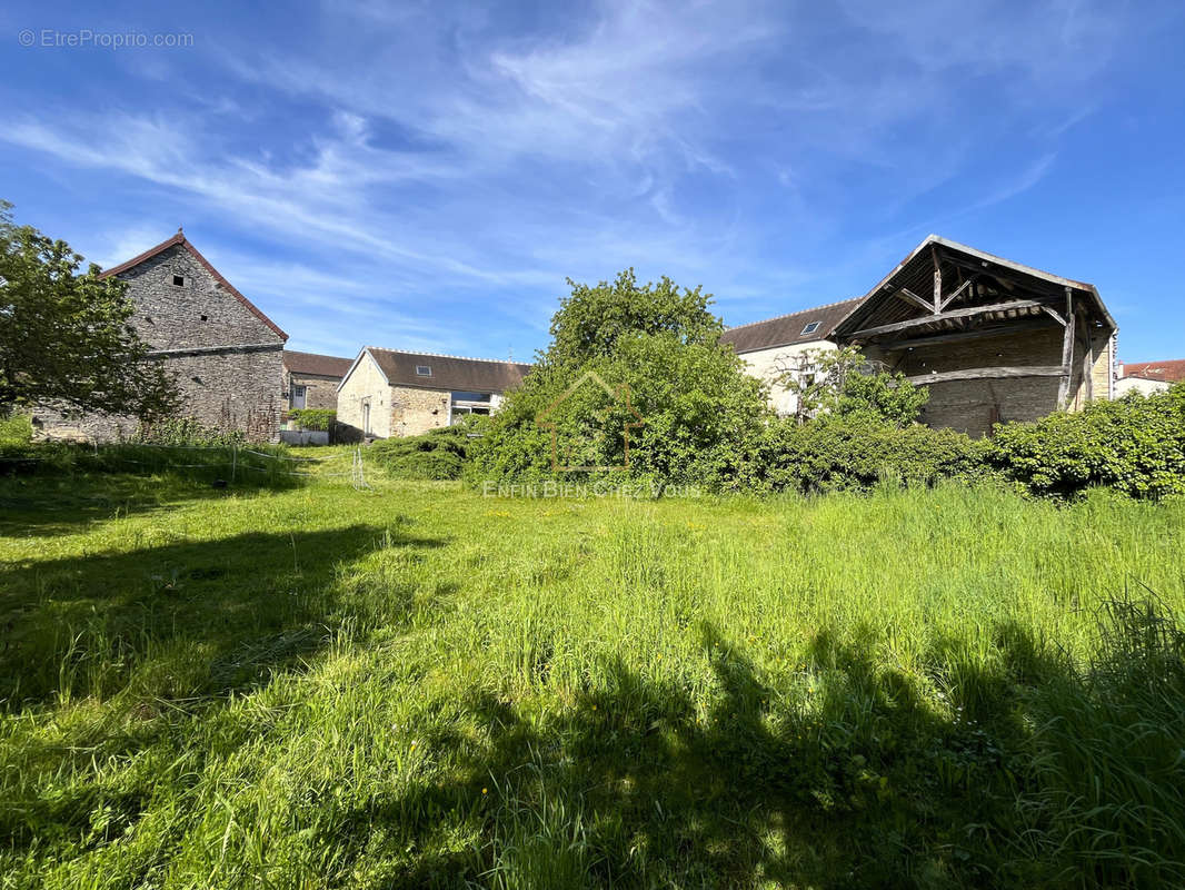 Maison à NOYERS