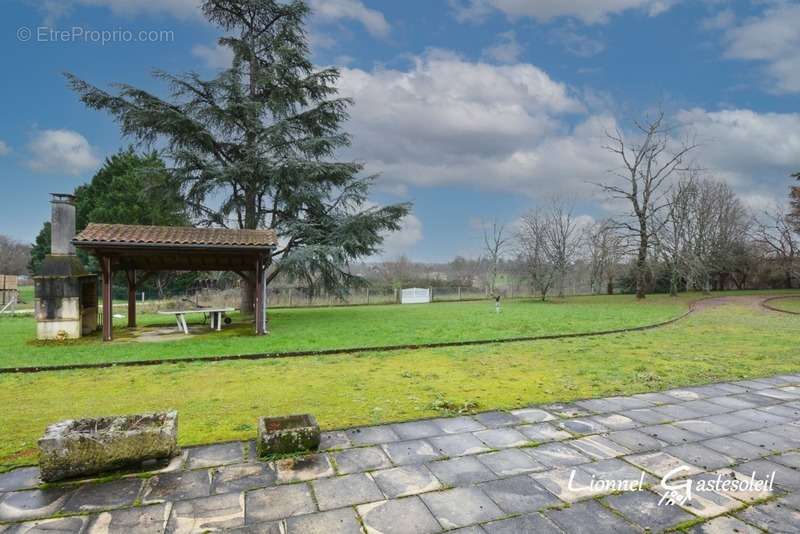 Maison à BONNEVILLE-ET-SAINT-AVIT-DE-FUMADIERES