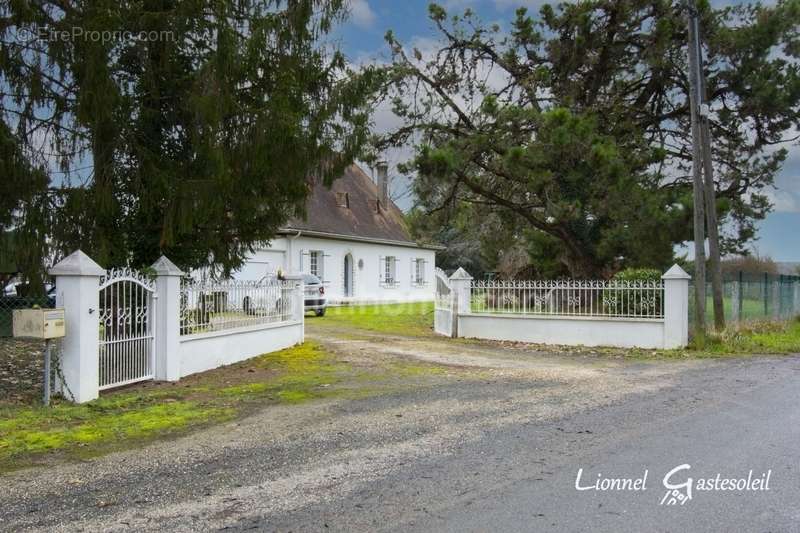 Maison à BONNEVILLE-ET-SAINT-AVIT-DE-FUMADIERES