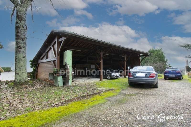 Maison à BONNEVILLE-ET-SAINT-AVIT-DE-FUMADIERES