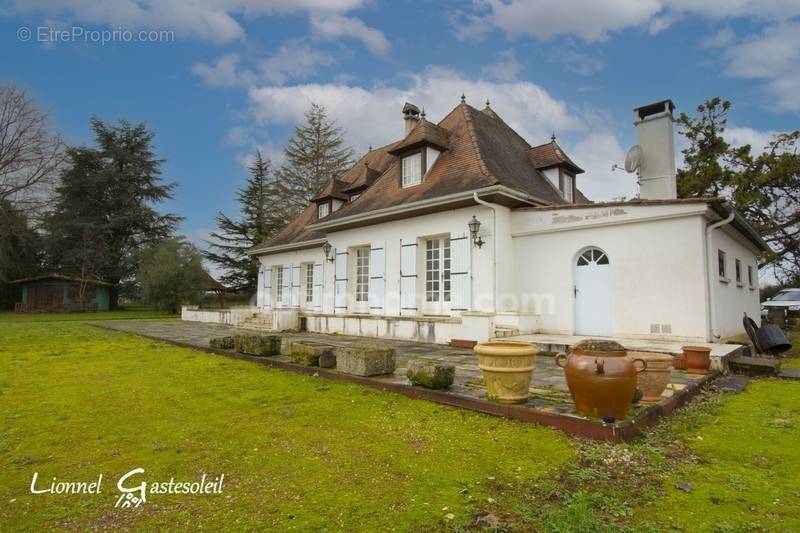 Maison à BONNEVILLE-ET-SAINT-AVIT-DE-FUMADIERES