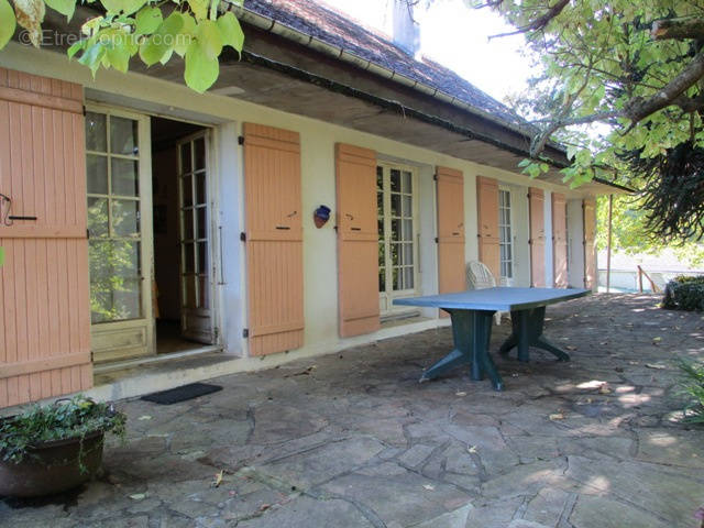 Maison à SAINT-YRIEIX-LA-PERCHE