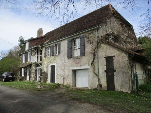 Maison à COUSSAC-BONNEVAL