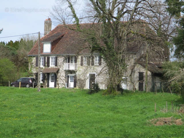 Maison à COUSSAC-BONNEVAL