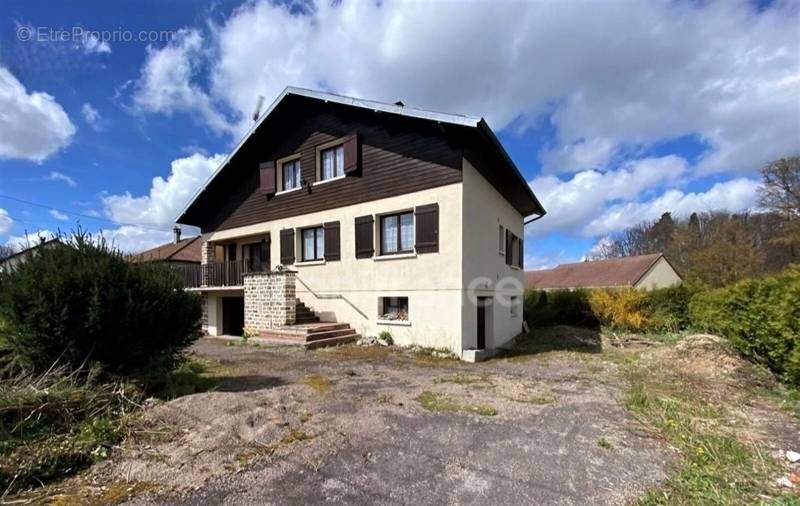 Maison à FOUGEROLLES