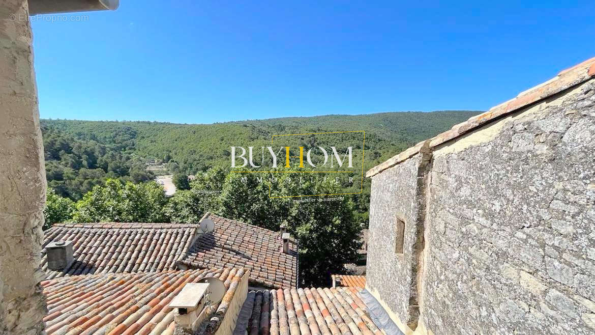 Appartement à BONNIEUX