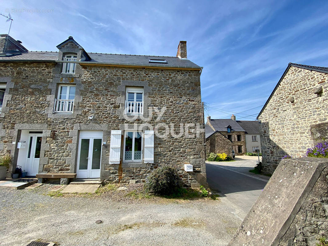 Maison à BAGUER-MORVAN