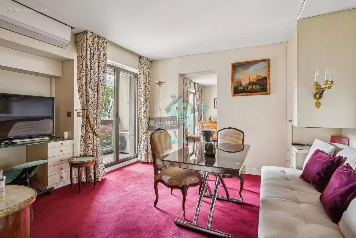 Appartement à NEUILLY-SUR-SEINE