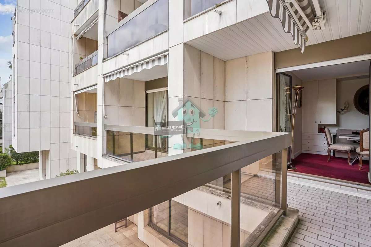 Appartement à NEUILLY-SUR-SEINE