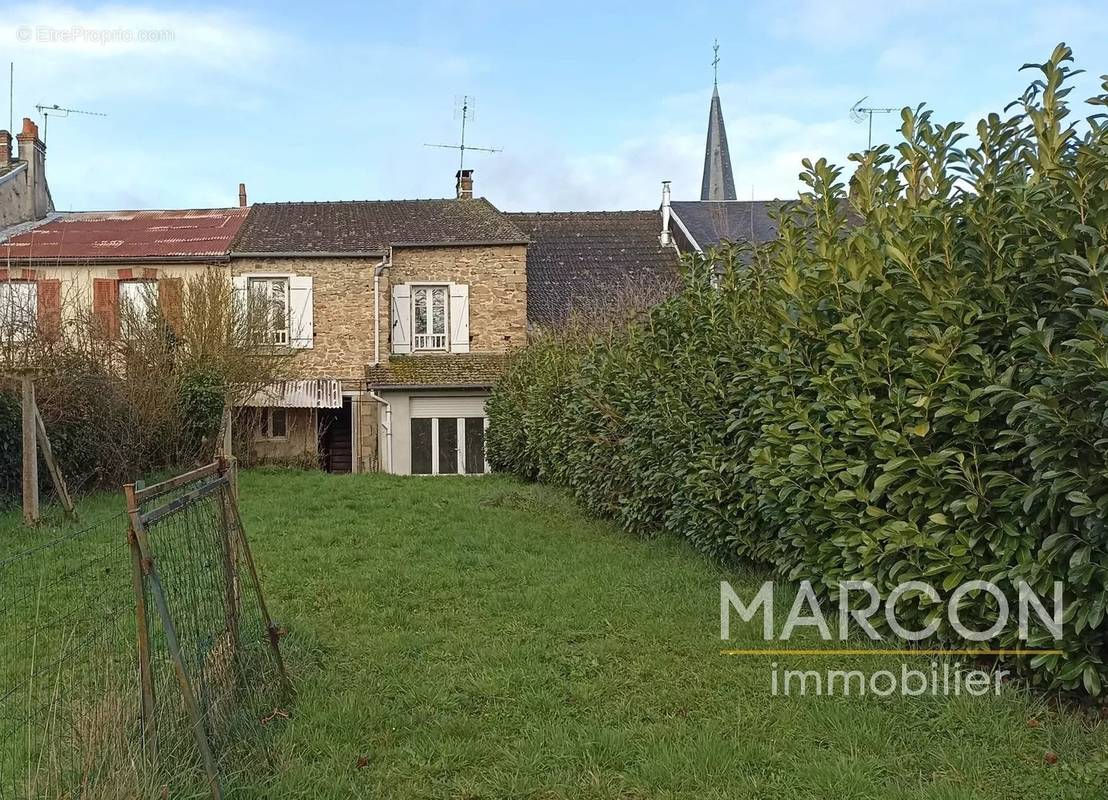 Maison à SAINT-HILAIRE-LA-TREILLE