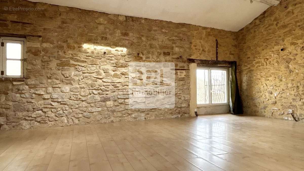 Appartement à BAGNOLS-SUR-CEZE