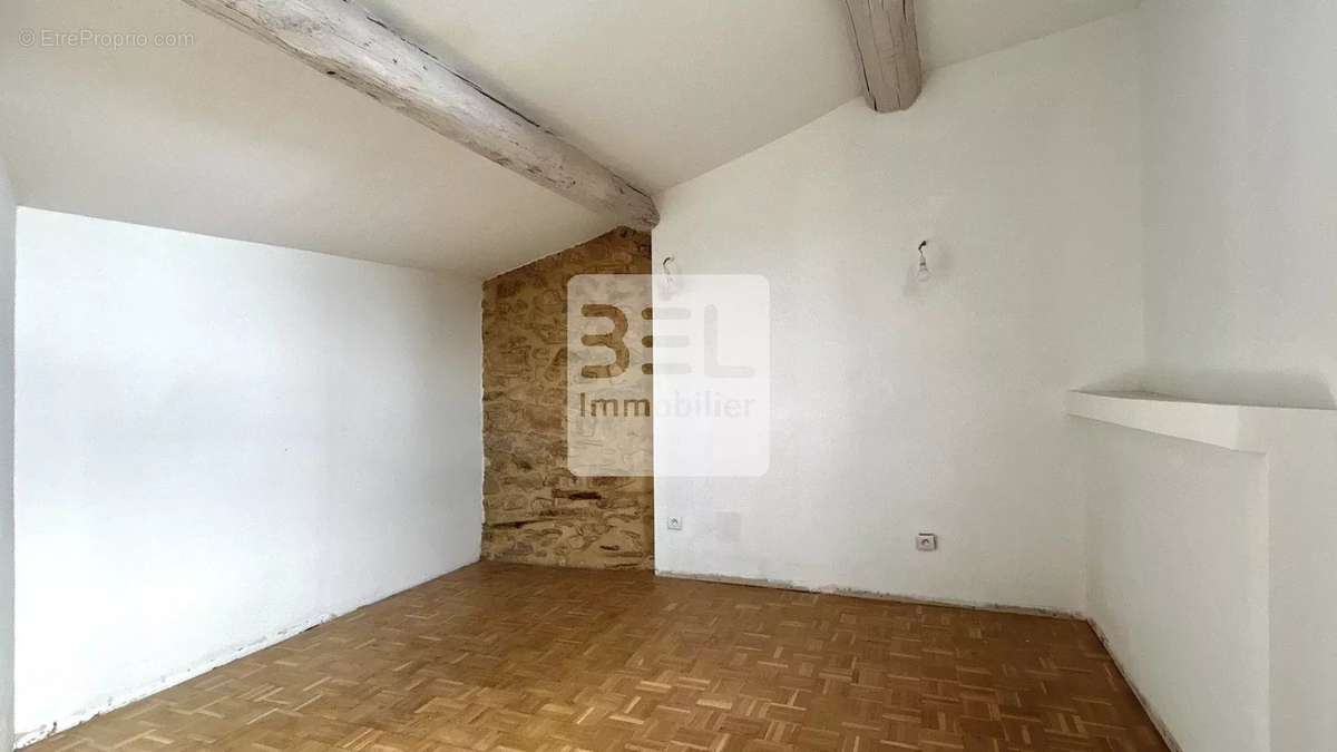 Appartement à BAGNOLS-SUR-CEZE