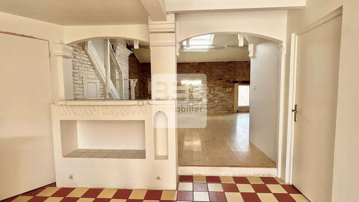 Appartement à BAGNOLS-SUR-CEZE