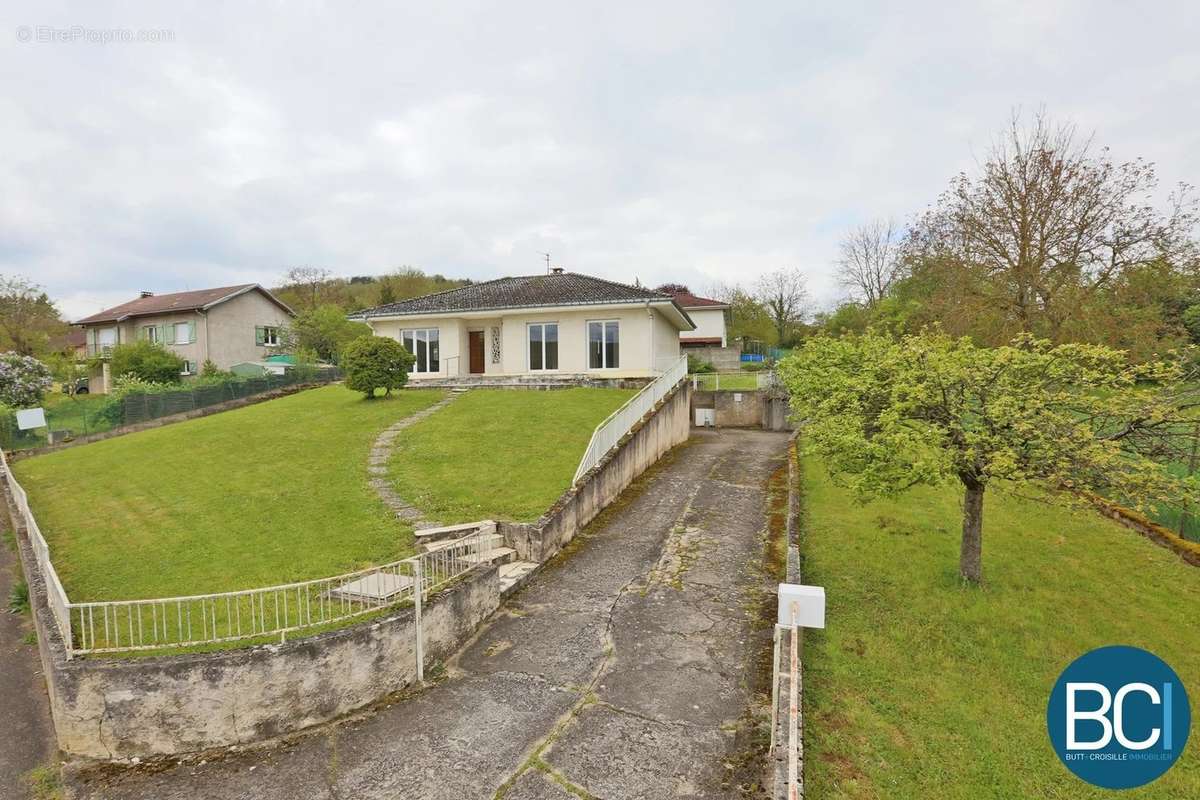 Maison à LAY-SAINT-CHRISTOPHE