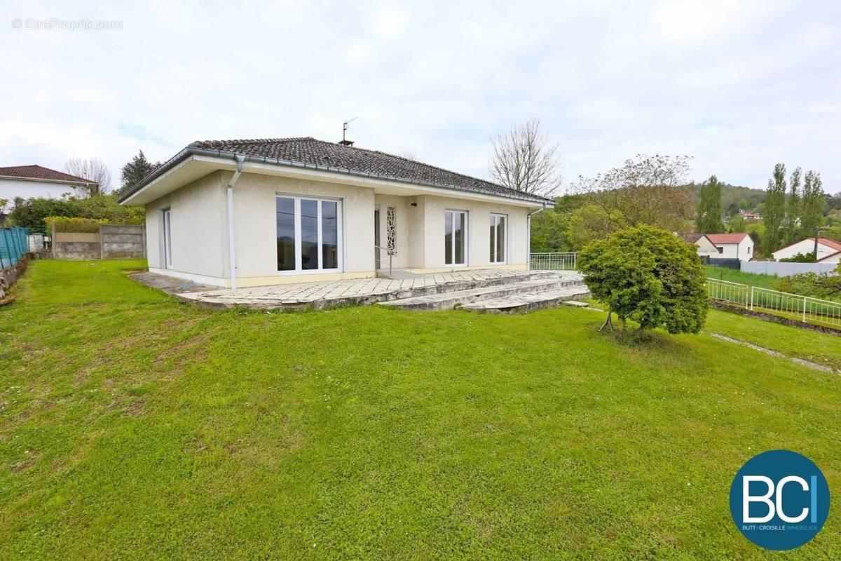 Maison à LAY-SAINT-CHRISTOPHE