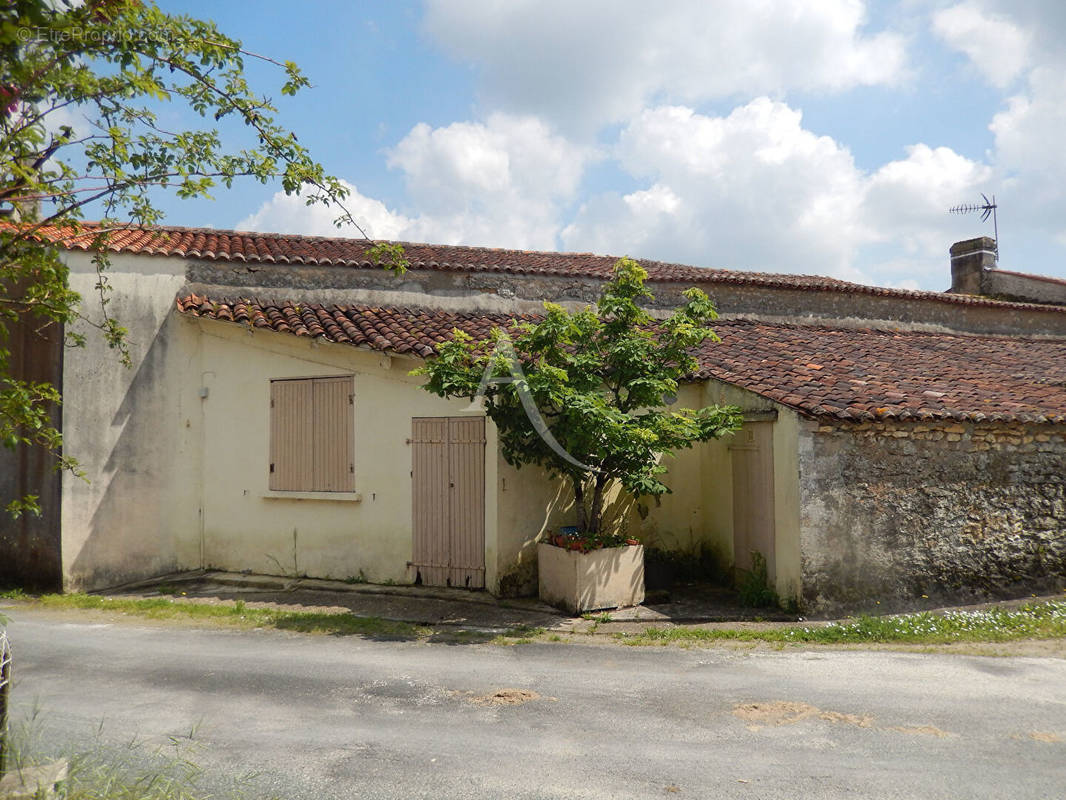 Maison à SAINTE-RADEGONDE