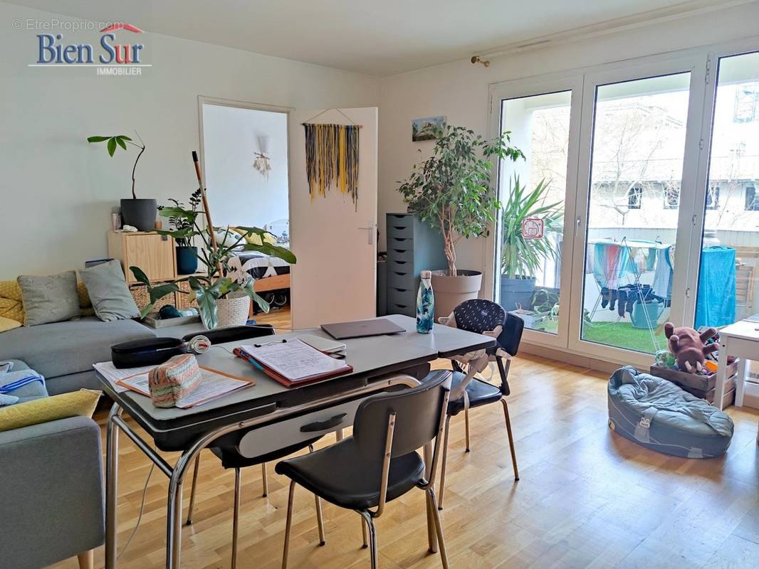 Appartement à PARIS-20E