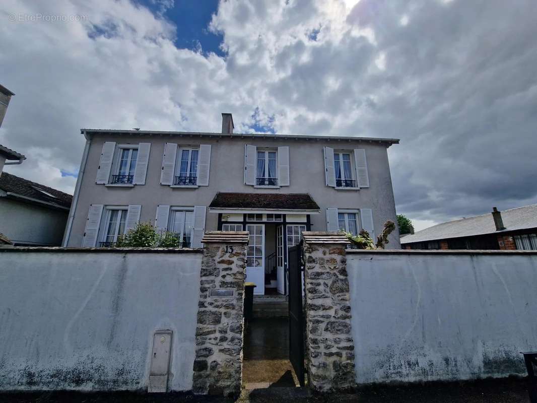 Maison à FONTENAY-TRESIGNY